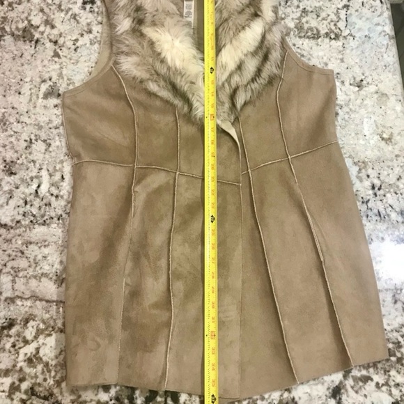 Chico’s 2 Carmel Suede Faux Fur Collar Vest - Picture 9 of 10